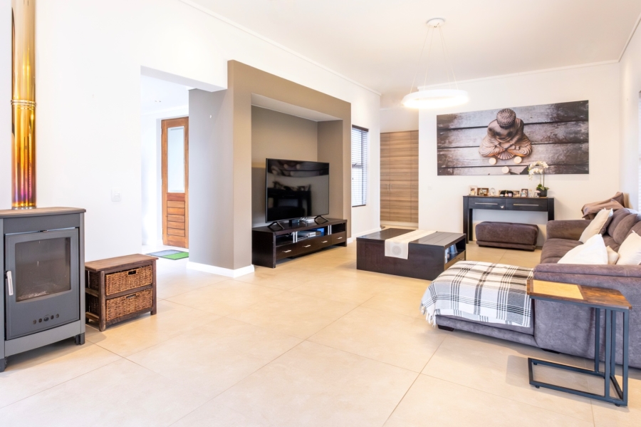 3 Bedroom Property for Sale in Earls Court Lifestyle Estate Western Cape